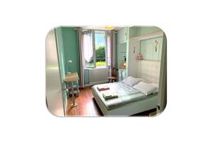 Chambre verte fond blanc
