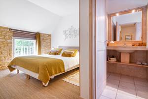 Chambre double étage lit queen size