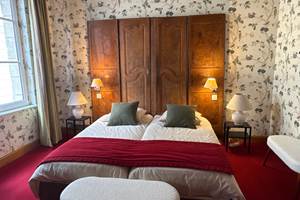 gite-deux-couronnes-chinon-chambre 3 lits