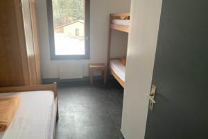 lepetitbois46_Leyme_ModernP_chambre triple_Gîte 11