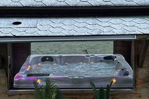 grand jacuzzi 5 personnes avec 2 places couchées + 3 assises