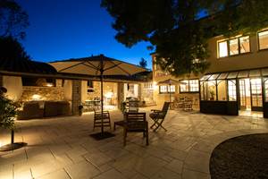 La terrasse de la Serre des Mourgues de nuit