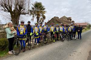 Groupe de cycliste ayant privatisé le domaine