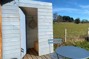 Les terres de la chouette, et son coin sanitaire sur la terrasse