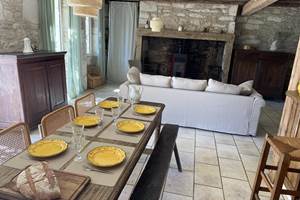 GÎTE ENJOY A LOT - Table à Manger