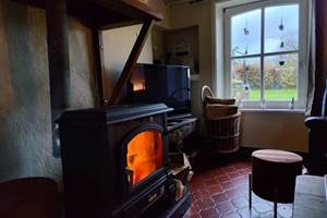 maison de vacances avec feu au bois