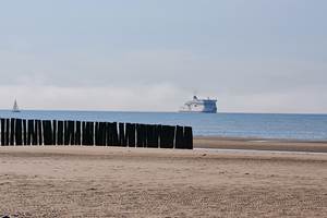 La plage et ses brise-lames