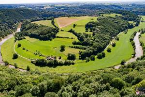 La grande boucle de l'Ourthe photographiée de La Roche aux Faucons