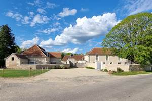 Le Hameau et parking exterieur - Grange A Porteau du Domaine des Cyclamens