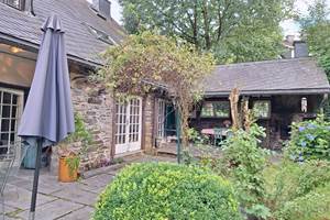 Vers la terrasse couverte