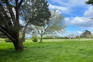 gîte de kergavan - pré du gite vue sur mer