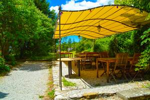 La tonnelle pour vos petits de´jeuners et repas a` la Bastide du Claus