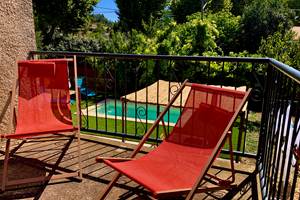 Terrasse à l’étage avec vue sur le château