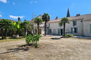 <img src="parc-hacienda-soubran.jpg"       alt="Parc arboré de 4 hectares de L’Hacienda de Soubran"       title="Parc et étang de L’Hacienda de Soubran, Charente-Maritime">