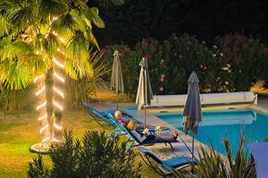 piscine-chauffee-maison-famille-la-fleche-soiree.jpg
