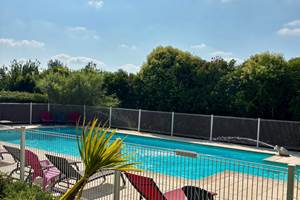 Les Mazets du Rouret - Vue sur la piscine