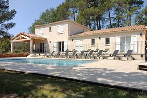 Maison de vacances familiale avec piscine chauffée Provence Occitane