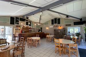 lepetitbois46_Leyme_Snack-bar Le Petit Bois 46_inte´rieur