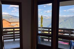 Vue de son canapé