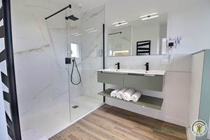 villa_emeraude_salle_eau_GDF82023