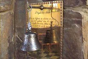 La Clochette qui se repose dans le choeur de la Chapelle Sainte Barbe