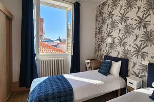 Chambre lits jumeaux au cœur de Biarritz