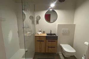 SALLE DE BAIN CHAMBRE ROSE vue ensemble MI