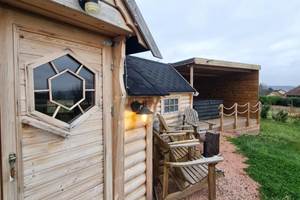 Séjour insolite avec spa privatif et ambiance nordique près de Roanne