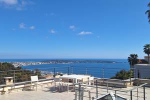 Terrasse panoramique lumineux vue mer villa