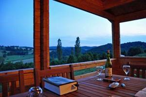Camping-La-Perle-Vue panoramique d'un chalet