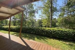 Grande terrasse couverte avec vue sur la Forêt