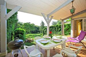 gite convivial et familial avec terrasse couverte proche sarlat