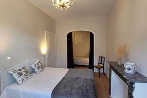 LA-BELLE-SAISON-Luchon-Location-d'appartements-Gentiane-Chambre2