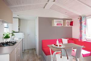 190415CampingDuDomaineDuSurgie_Figeac_SuperMercureCuisineSalon
