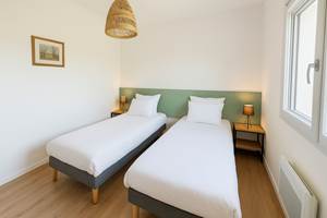 Gîte l'Unik - Chambre 1 "La Forêt" côté jardin - verdure