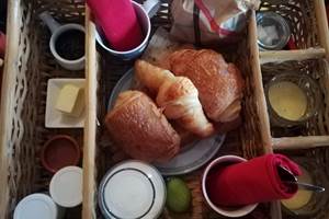 Petit déjeuner servi au chalet