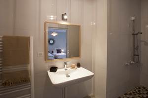 CHAMBRE 6 SDB