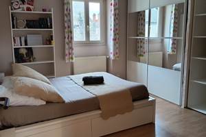 Chambre confortable lit 140 avec bureau