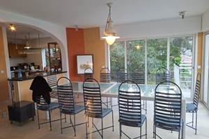 Salle à manger villa Super Cannes