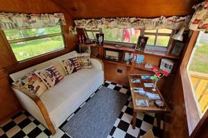 camping-la-perle-creuse-caravaneUS-Hollywood-2 personnes-salon