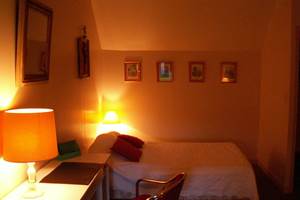 A l'étage, chambre à 2 lits