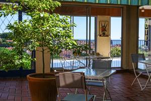 Hotel Ambeille Patio vue sur Collioure et la mer