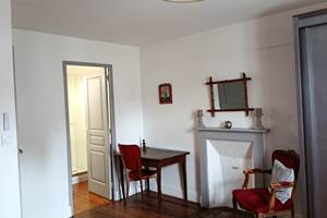 chambre avec ventilateur de plafond