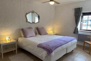 La chambre RdC avec lit 180cm