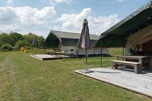 Camping-la-perle-tente-safari-6personnes-vue extérieure
