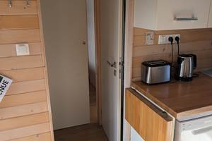 Cabane du Renard, cuisine et couloir vers chambre classique