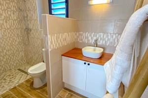 GI^TE LE FOUQUET Salle de Bains 2