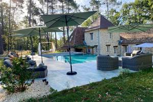 parasols-piscine-bergerac-perigord