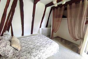 Les Charmes de Sarlat - Chambre d'hôtes - Chambre Tilleul - Placard et petit lit
