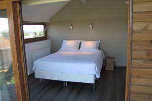 Chambre 1 avec lit double et balcon (photo 1)